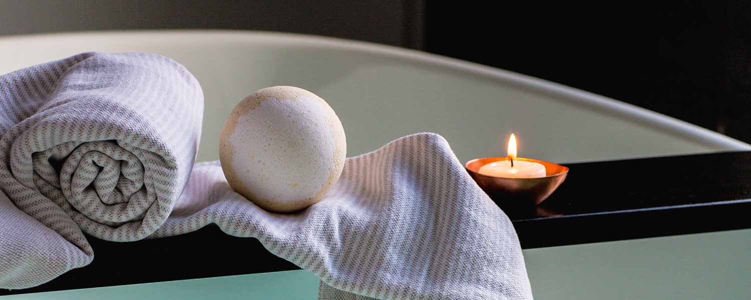 picture of warm towels and candle over bath